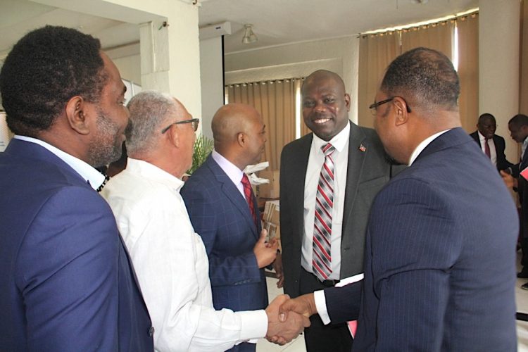 Jean Ronald Joseph en compagnie du Ministre de Nesmy Manigat et des hauts cadres au Forum National de l'Education
