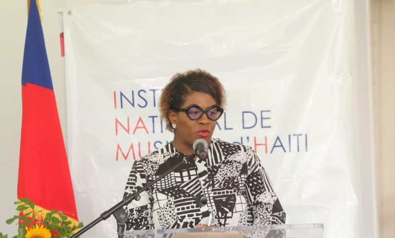 Emmelie PROPHÈTE, Ministre de la Justice et de la Sécurité Publique/Culture et Communication.Graduation de la première promotion de l'Institut National de Musique d'Haïti.