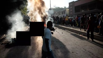 Le 24 avril 2023, 14 membres présumés de gangs ont été lynchés, tués et brûlés, par la population, dans le quartier de la capitale "Canapé Vert". • Credit photo : Odelyn Joseph / AP