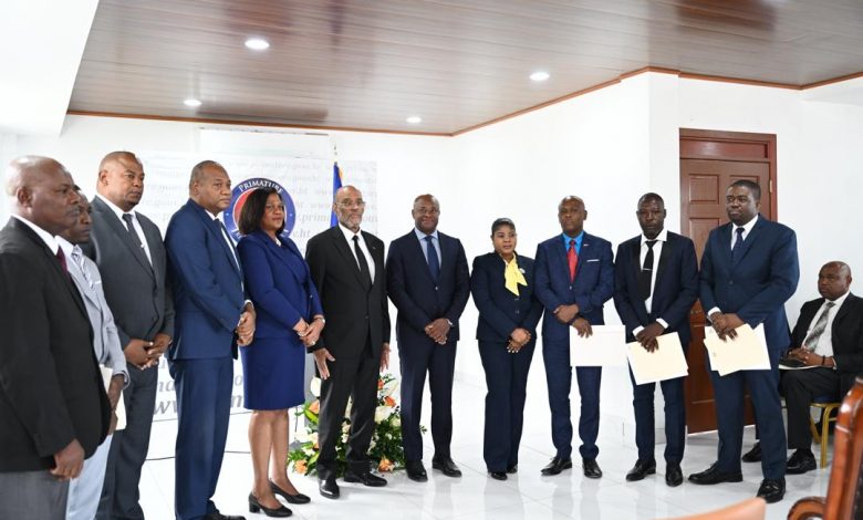 Le Premier Ministre Dr Ariel Henry a procédé à l’installation des membres du Conseil  d'Administration des Organes de Sécurité Sociale(CAOSS) et du Conseil Supérieur des Salaires( CSS)